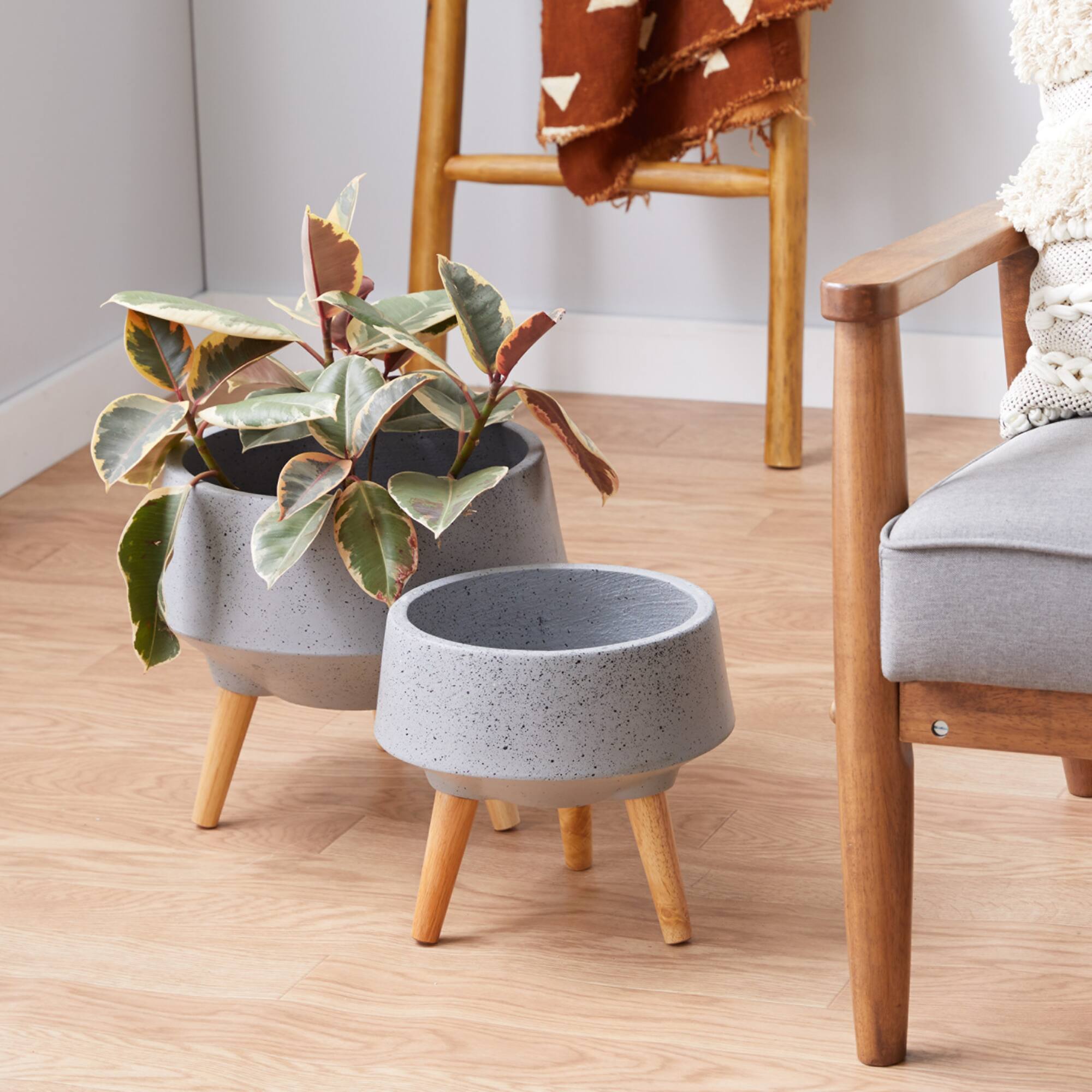 Set of 2 Grey MgO Contemporary Planter 12", 10"